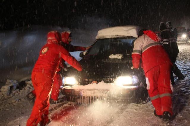 امدادرسانی به بیش از   ۱۶۰۰      نفر در برف و کولاک 