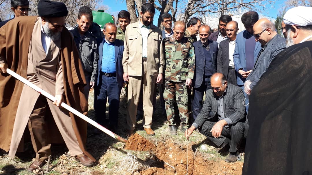 برگزاری آئین روز درخت کاری در روستای شهید پرور ده برآفتاب