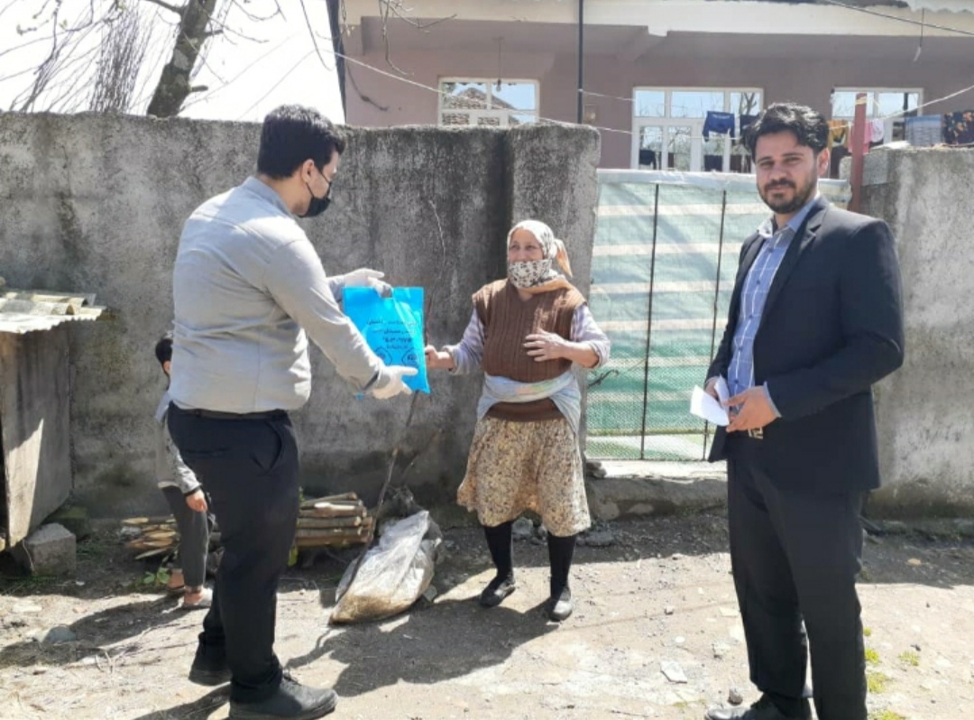 بسته های اهدایی ستاد اجرایی امام(ره) بین روستانشینان آستارا توزیع شد