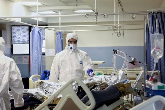 بستری های مشکوک به کرونا در بیمارستان های استان به کمتر از ۹۰۰ تن رسید  