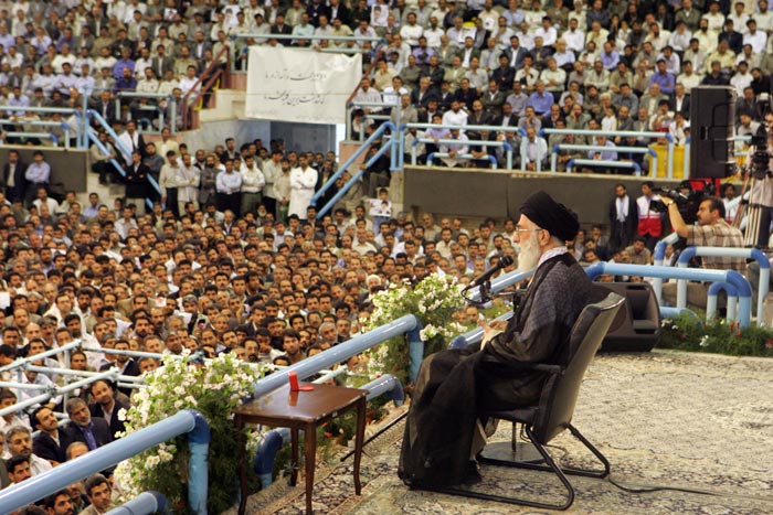 خاطره مقام معظم رهبری از معلمِ کرمانی دوران دبستان