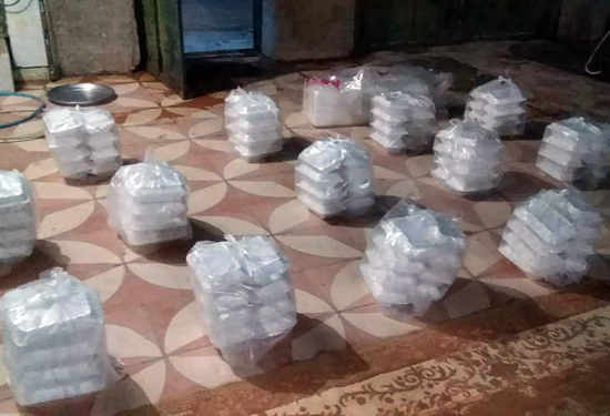 توزیع ۱۵۰۰ پرس غذای گرم بین نیازمندان از سوی کانون قرآن و عترت «منصورآباد» در شب قدر