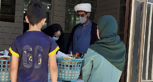 بسته های غذایی توسط کانون شهید حاج قاسم سلیمانی بین نیازمندان فارسان توزیع شد