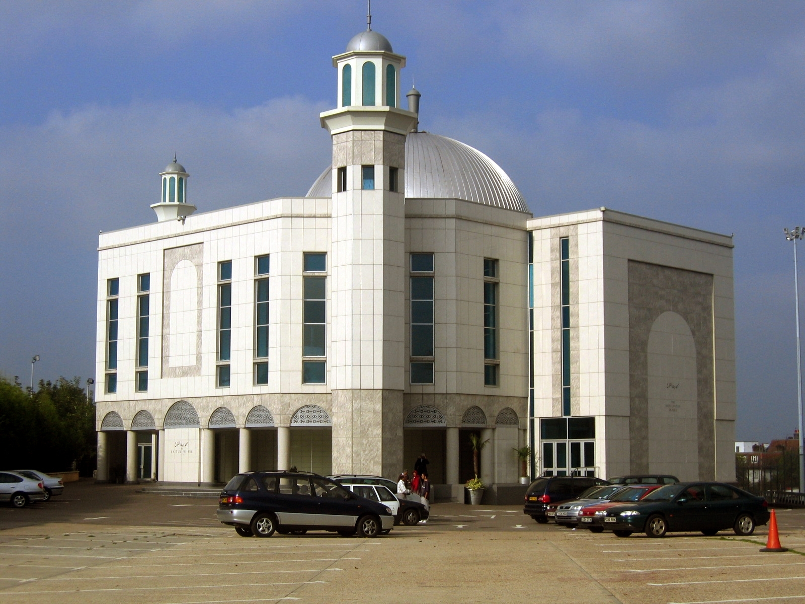 مسجد «بیت الفتوح» لندن،تلفیقی از معماری اسلامی و معماری مدرن بریتانیا 