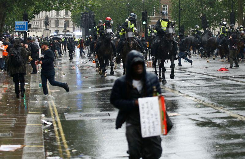 تظاهرات ضد نژادپرستی در لندن به خشونت کشیده شد 