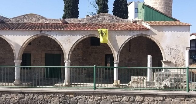 بر افراشتن «پرچم بیزانس» بر مسجدی در قبرس شمال محکوم شد