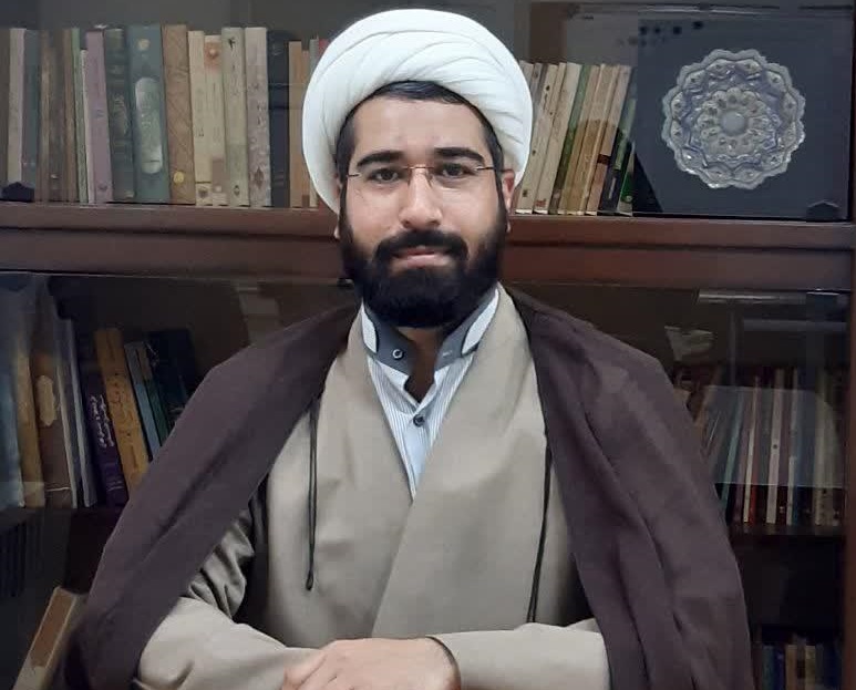 اهداء یک دوره چهار جلدی تفسیر همراه به ائمه جماعت منتخب مساجد زنجان