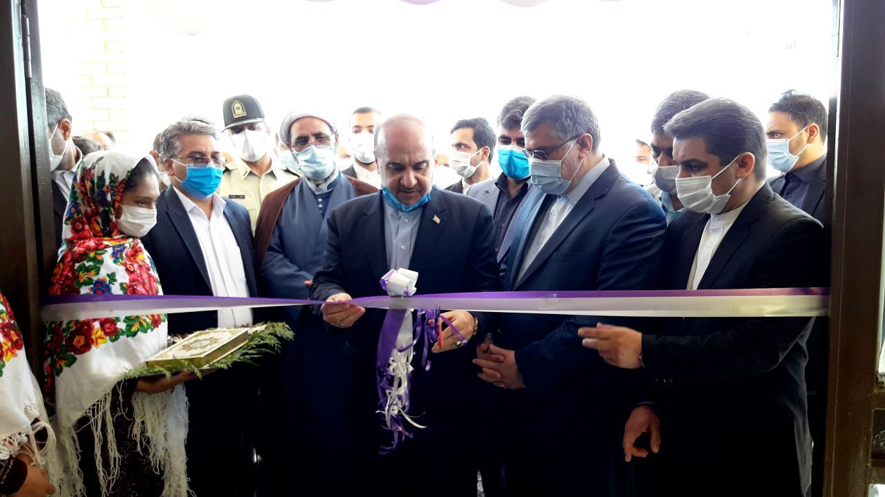 وزیر ورزش و جوانان استخر سرپوشیده سربیشه را افتتاح کرد 