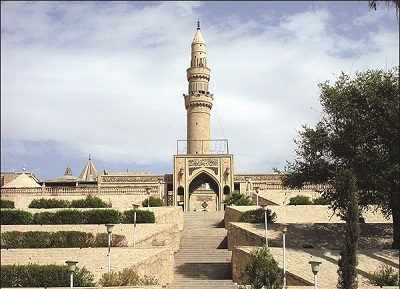 مسجد«حمراء» کوفه، مرقد یونس نبی(ع)