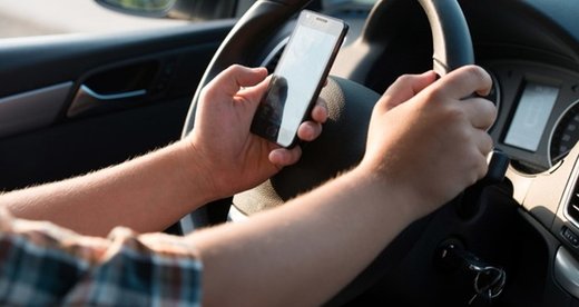 ​استفاده از تلفن همراه احتمال بروز حادثه رانندگی را افزایش می دهد  