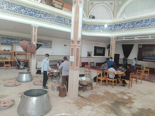 طبخ و توزیع ۱۵۰۰ پرس غذا در مسجد امام رضا(ع) زنجان