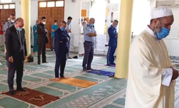 نخستین نماز جمعه در الجزایر اقامه شد