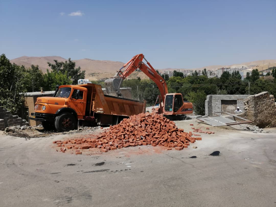ساخت و ساز غیرمجاز در حریم حوضخانه تاریخی شاه‌درویش مهاباد تخریب شد