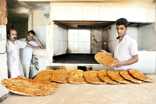 لزوم حمایت از کارگران نانوایی شهرستان جهرم از سوی مسئولان  