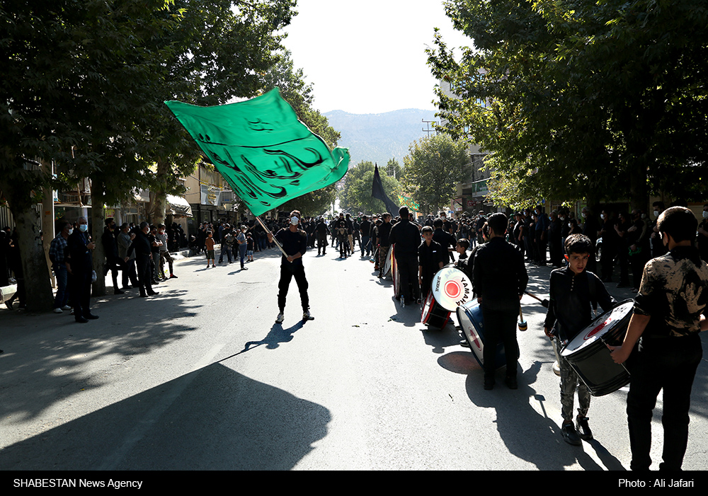 حضور باشکوه نوجوانان و جوانان کانون «شهید رکنی» شیراز در مراسم زنجیر زنی تاسوعا و عاشورای حسینی