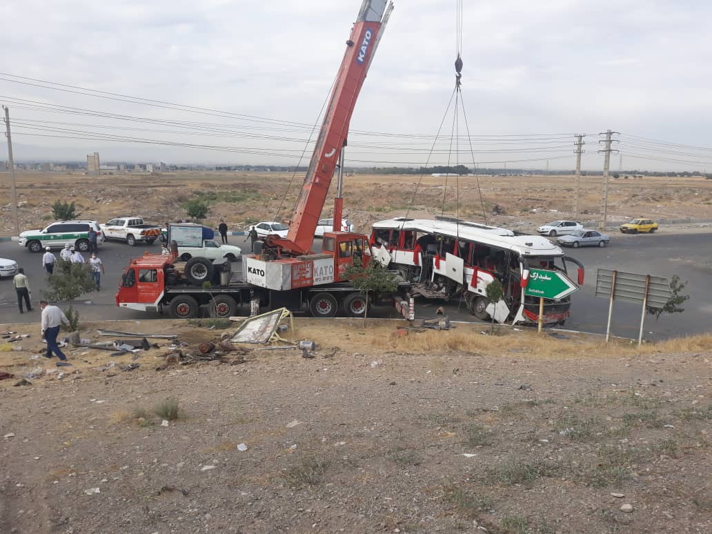 حادثه سرنگونی اتوبوس در محور کرج به قزوین ۲۶ مصدوم و ۲ کشته به همراه داشت