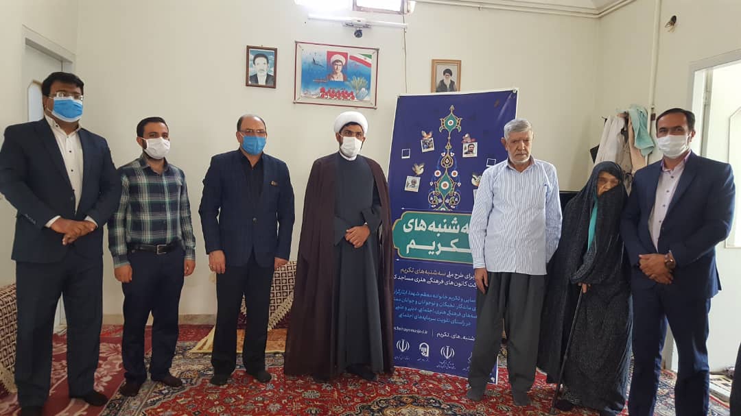 مدیرستادکانون های مساجد استان کرمان در سه شنبه های تکریم با خانواده شهید ملانوری دیدار کرد