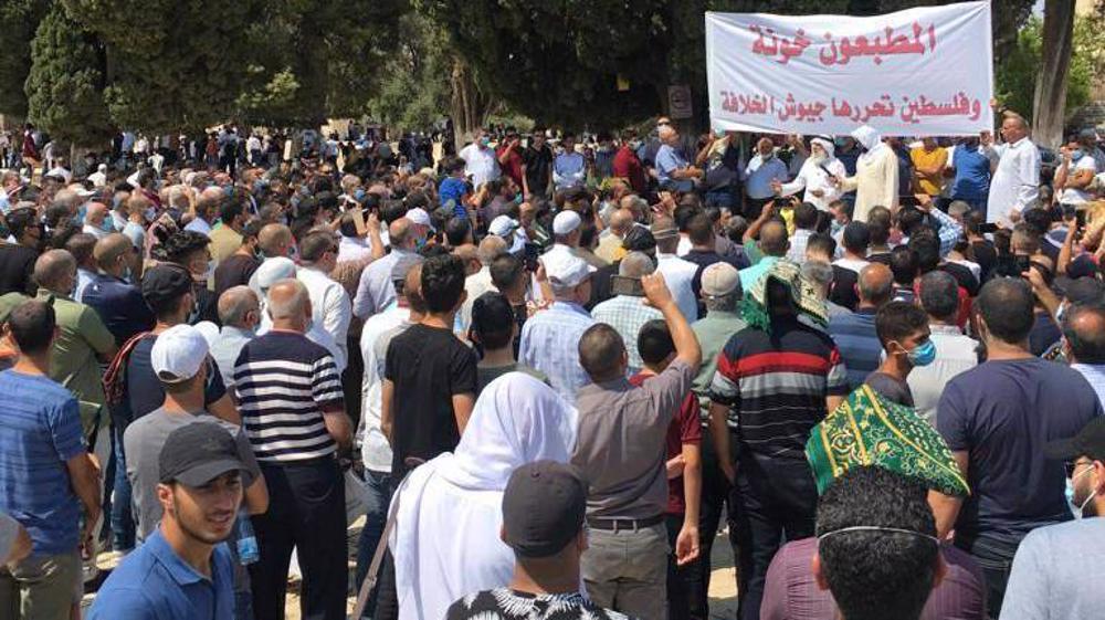 تظاهرات مردم فلسطین در محکومیت خیانت اعراب به فلسطین