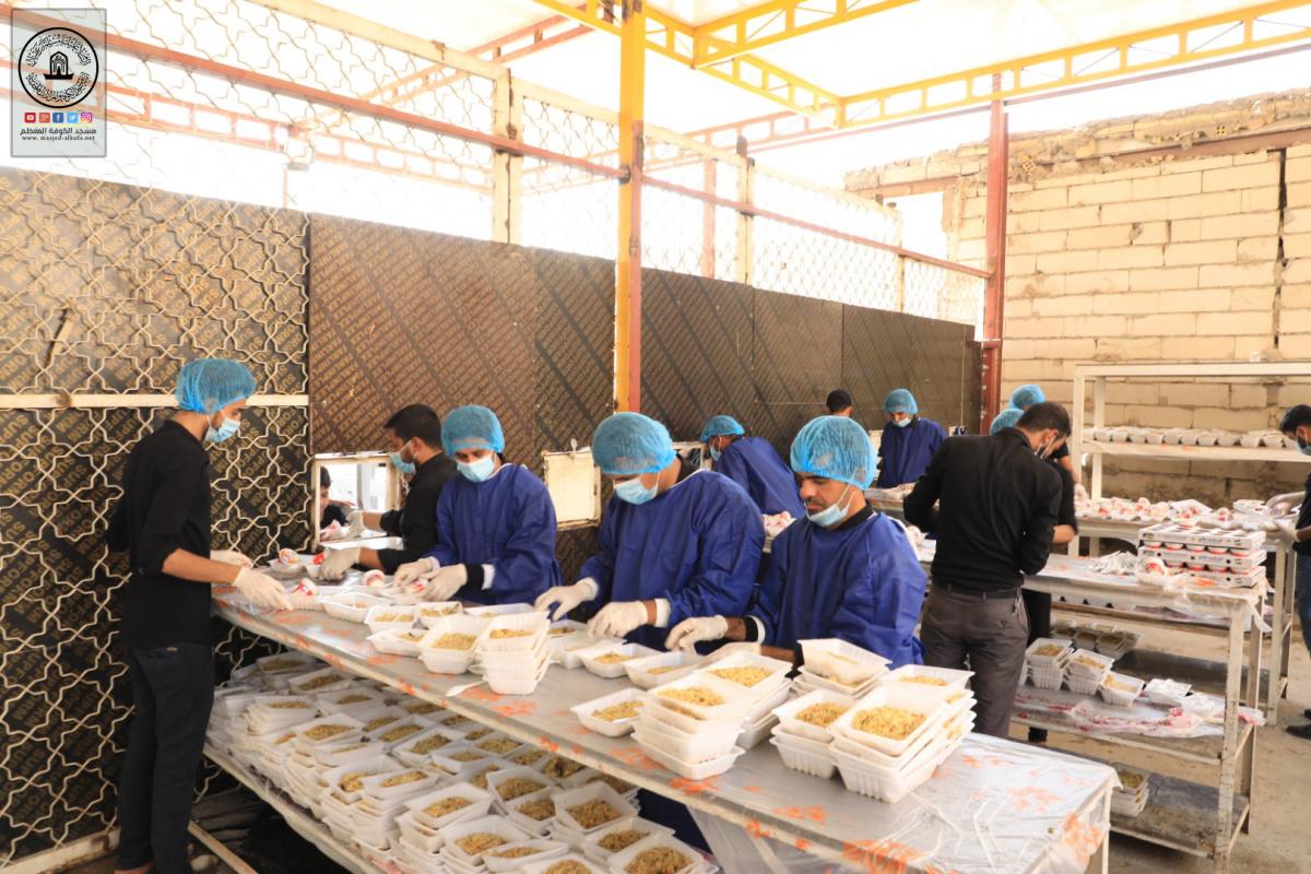 توزیع وعده های غذایی میان زائران اربعین حسینی