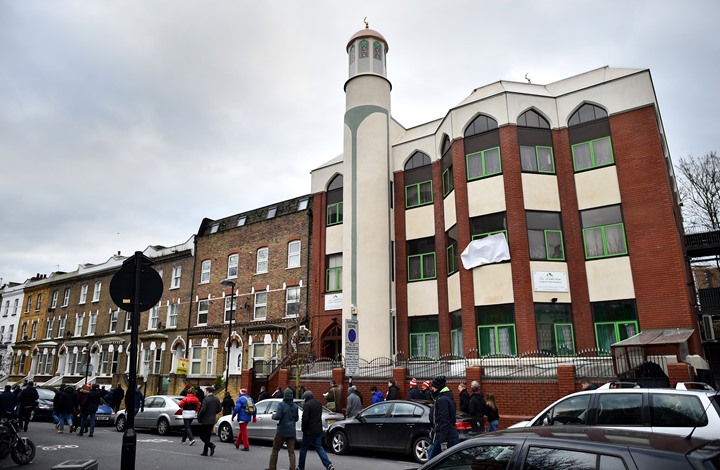 بازتاب گسترده عذرخواهی یک نویسنده افراطی از مسئولان مسجد لندن