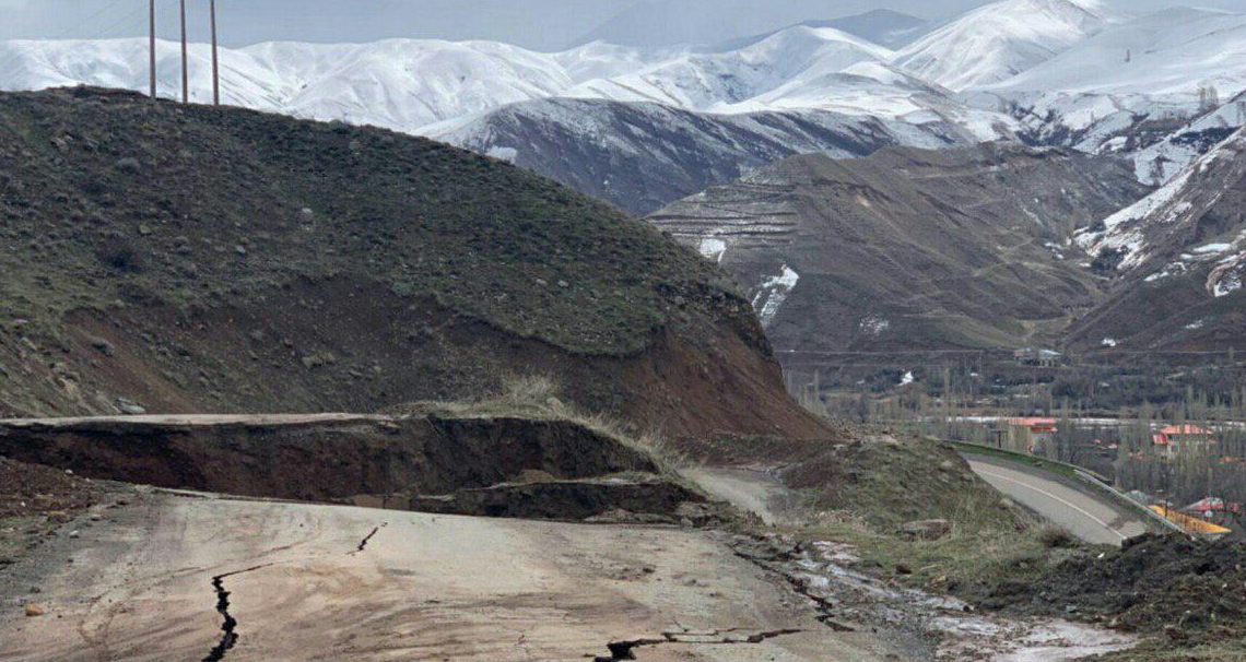 امدادرسانی به ۲۲ خانواده به دنبال رانش کوه در محور روستای گراب و گته ده در طالقان 