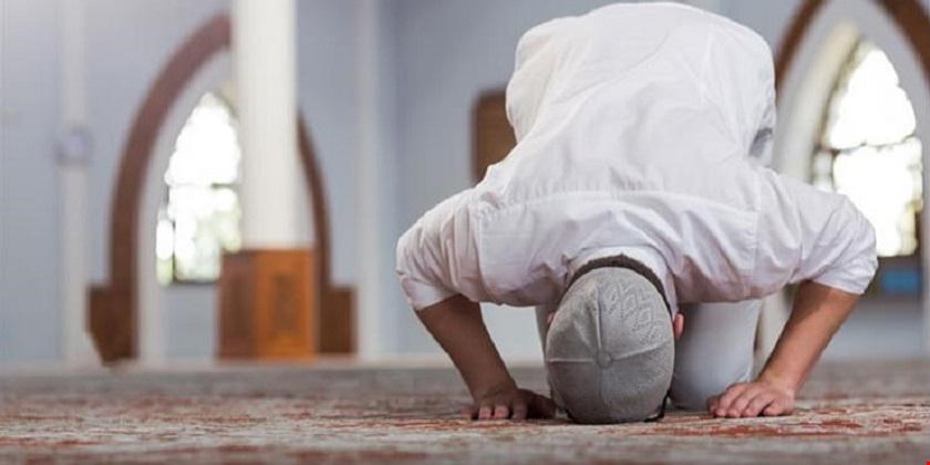بی توجهی مسئولان نسبت به حوزه نماز جوانان/ انسان با نماز روح خود را پاک سازی می کند