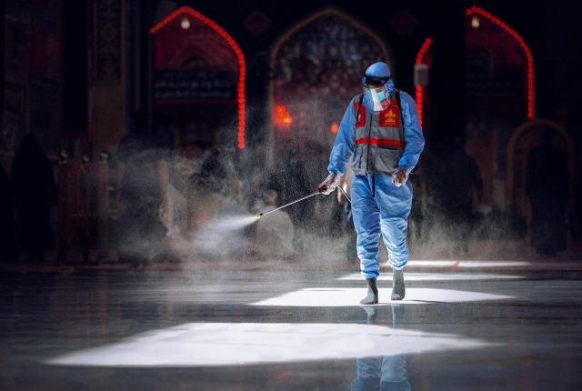 عکاس آستان حسینی برنده مسابقه عکاسی « انسانیت در چالش کرونا»