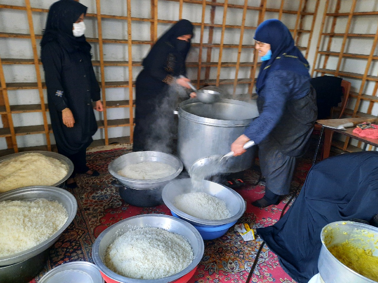 ۲۵۰ پرس غذای گرم در محله جسیدان آستانه اشرفیه توزیع شد