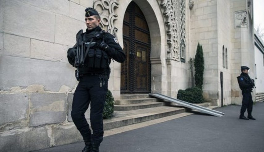 ادامه اقدامات اسلام‌ستیزانه در فرانسه/ یک مسجد در حومه پاریس تعطیل شد