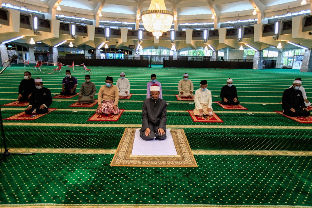 دستور کوتاه شدن مدت زمان فعالیت های مذهبی در مساجد مالزی صادر شد 