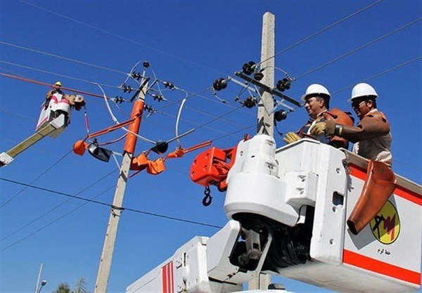 اصلاح شبکه برق ۶۶ روستای سروآباد به پایان رسید  