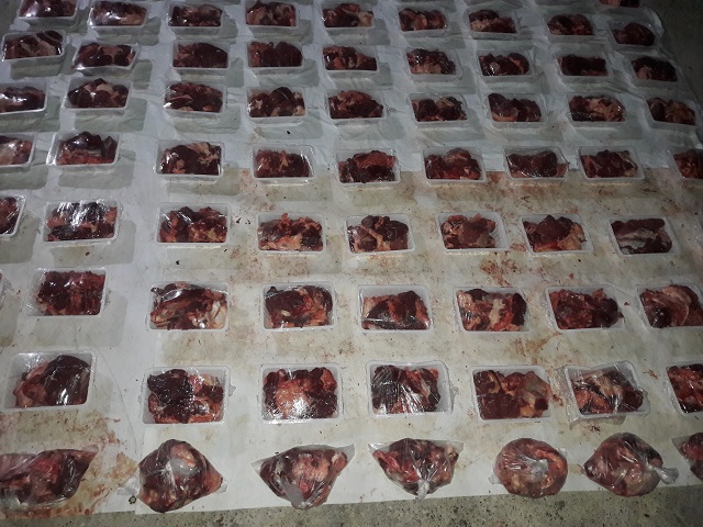 بسیجیان بافق، ۲۴ میلیون تومان گوشت نذری توزیع کردند  