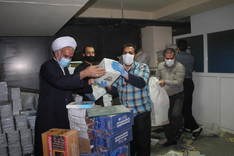 ‌ اهدای ۱۰ هزار جلد کتاب به کتابخانه‌عمومی مناطق محروم کردستان  