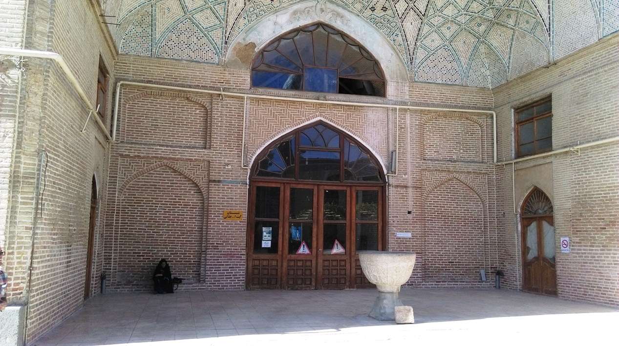 مسجد جامع همدان؛ جاذبه‌ای تاریخی با ستون‌های رنگی/مسجدی پویا و پررونق