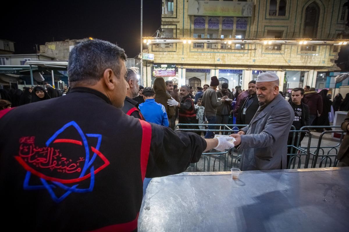 توزیع هزاران وعده غذایی در مهمانسرای آستان قدس عباسی طی ایام فاطمیه 