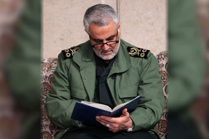 رونمایی از کتیبه «سردار دل‌ها، حاج قاسم سلیمانی» در میدان المپیک تهران 