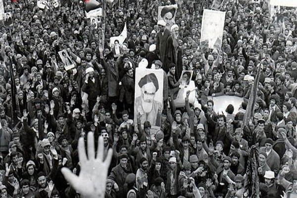 ۱۷ بهمن؛ سخنرانی امام خمینی در جمع پرسنل نیروی دریایی درباره استقلال ارتش