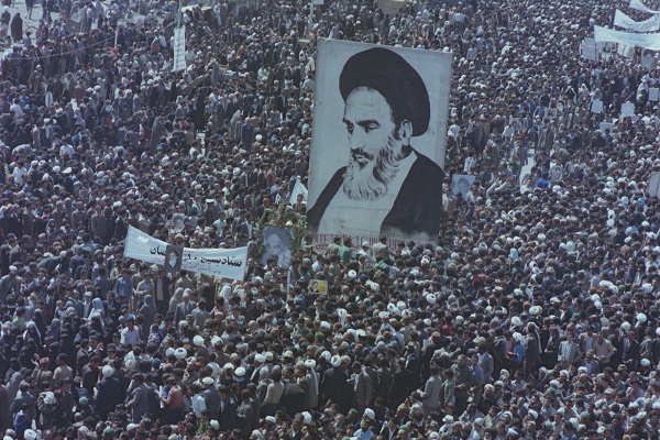 آستان قدس رضوی از اسناد تصویری انقلاب در خراسان رونمایی می‌کند