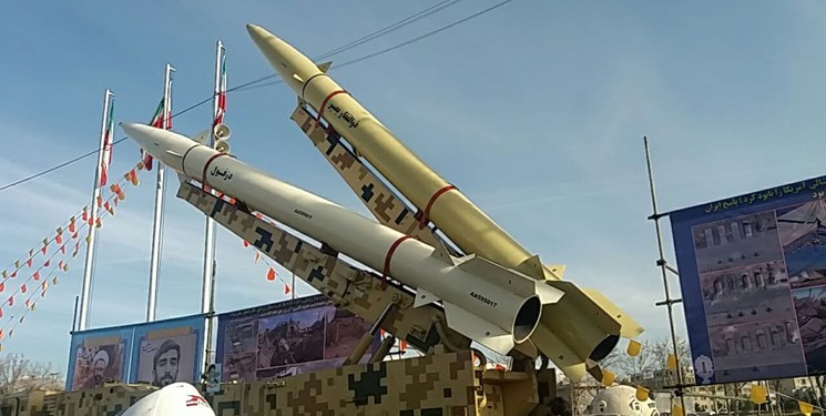 فجر ۴۲/ نمایش موشک‌های بالستیک ذوالفقار بصیر، دزفول و قیام در میدان آزادی