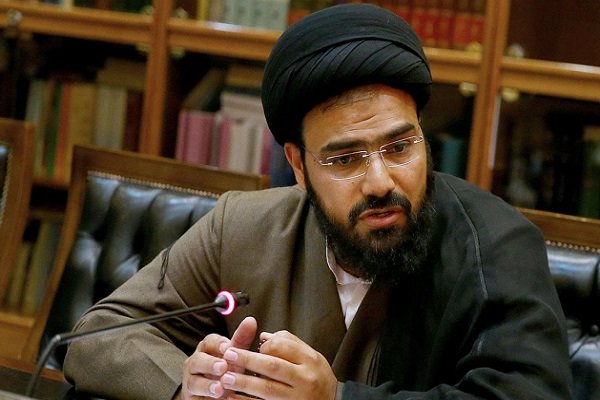 با حفظ وحدت حول محور ولایت از دستاوردهای انقلاب محافظت کنیم