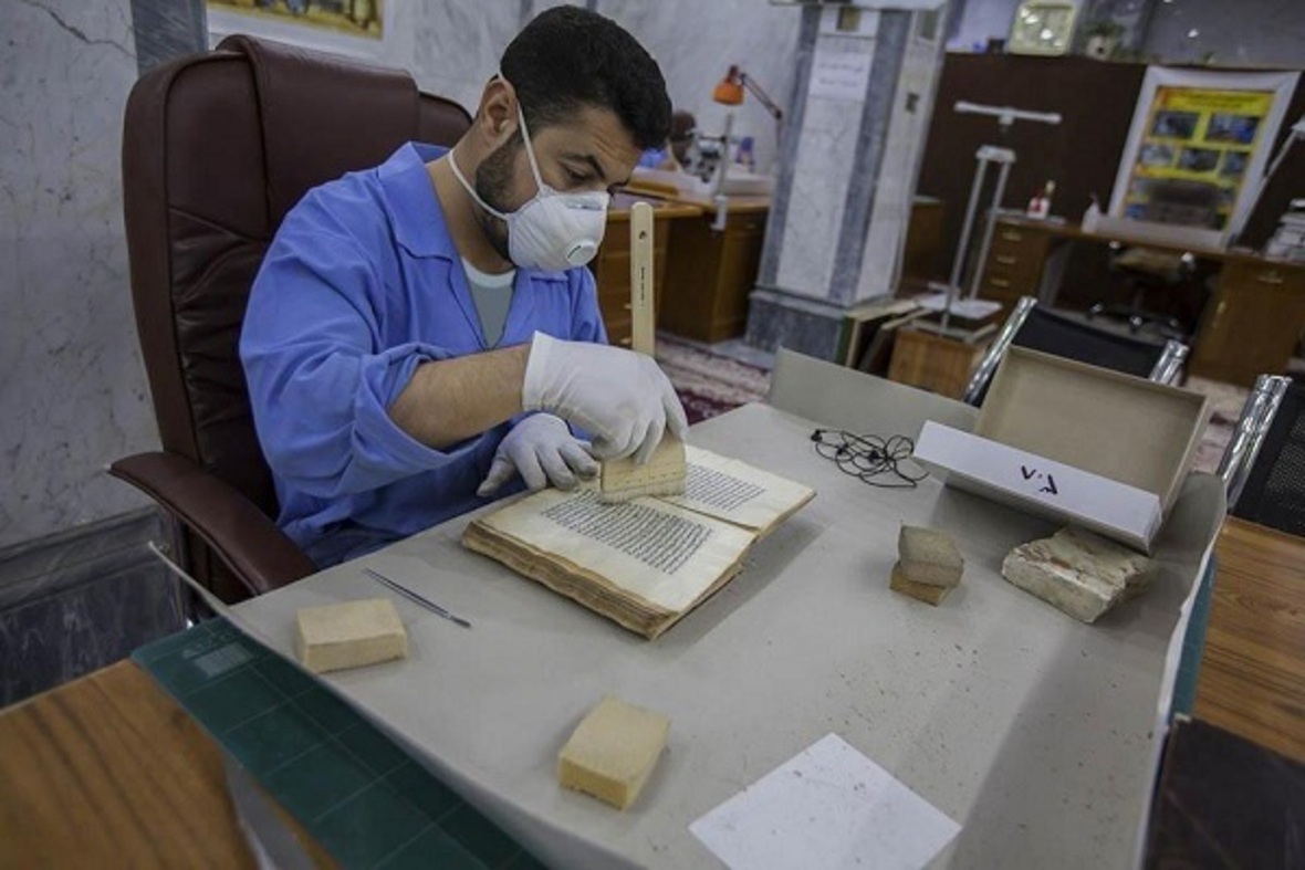 مرمت صدها نسخه در عمر ۱۰ ساله مرکز ترمیم نسخ خطی آستان مقدس عباسی  