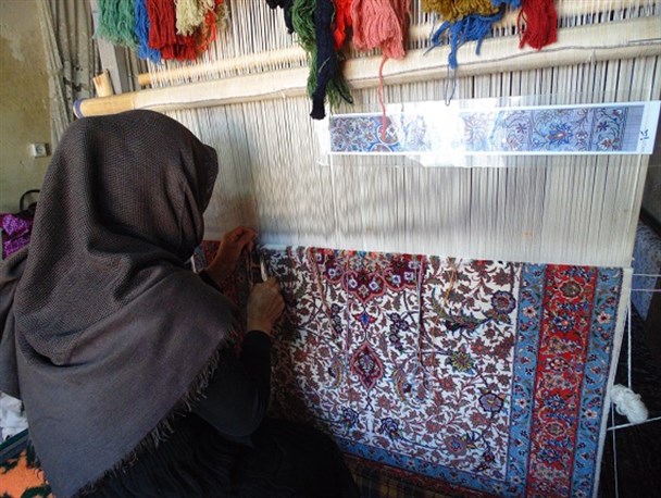 فعالیت ۱۲۰ کارگاه قالی بافی دارای مجوز در استان لرستان