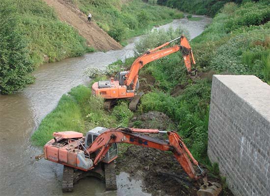 جلوگیری از ۱۳۱ مورد تخلف در حوزه حریم و بستر رودخانه در جهرم و خفر