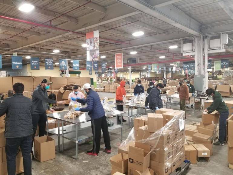 ۹۰۰ بسته غذایی ، هدیه جوانان مسلمان به افراد بی خانمان در نیوجرسی 
