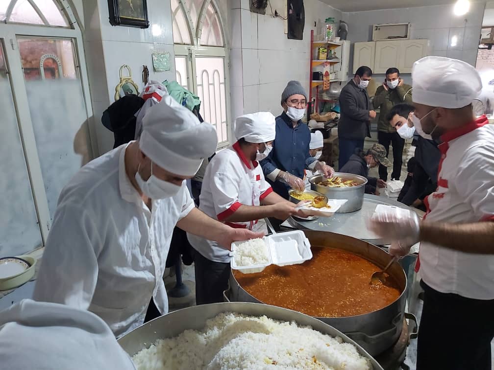 اطعام علوی با طبخ  ۷۰۰ پُرس غذای نذری ویژه محرومان در بجنورد  