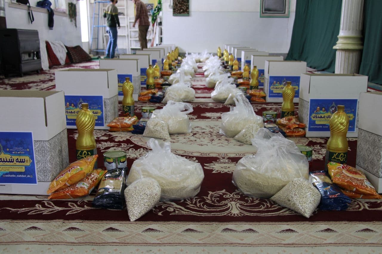 توزیع ۴۰۰ بسته غذایی در مناطق محروم مریوان  