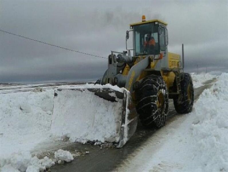 برف، راه ارتباطی تعدادی از روستاهای شیروان را مسدود کرد