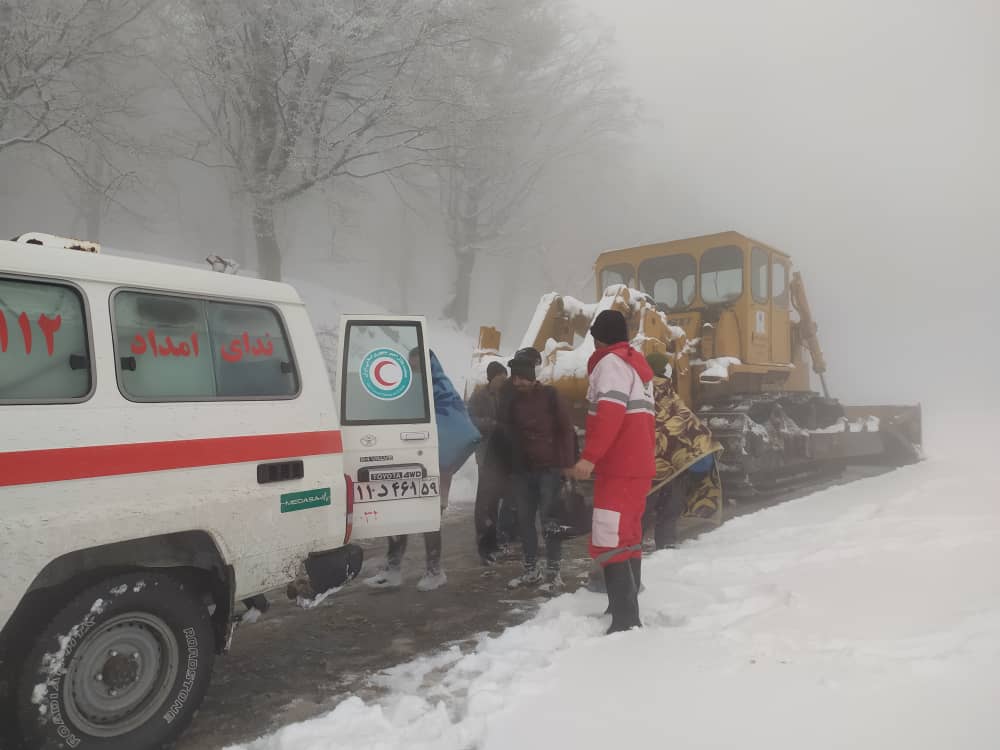 امدادرسانی هلال احمر به راه ماندگان برف و کولاک در گلستان  