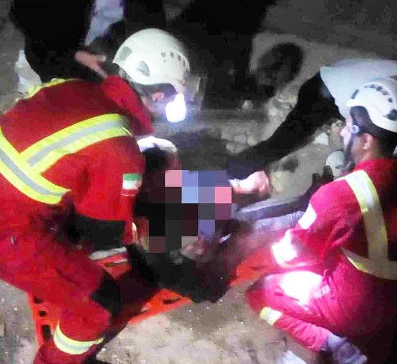 نجات شهروند کاشانی پس از سقوط از ساختمان ۵ طبقه به داخل چاه 