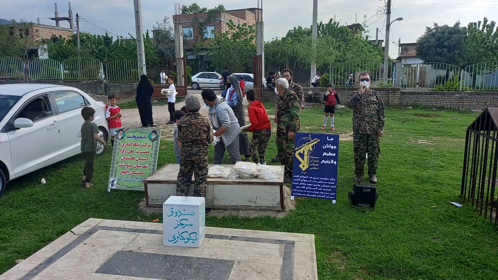 توزیع نان توسط کانون «شهید براتعلی میردار» روستای «القجر نیشاک» شهرستان «مینودشت»